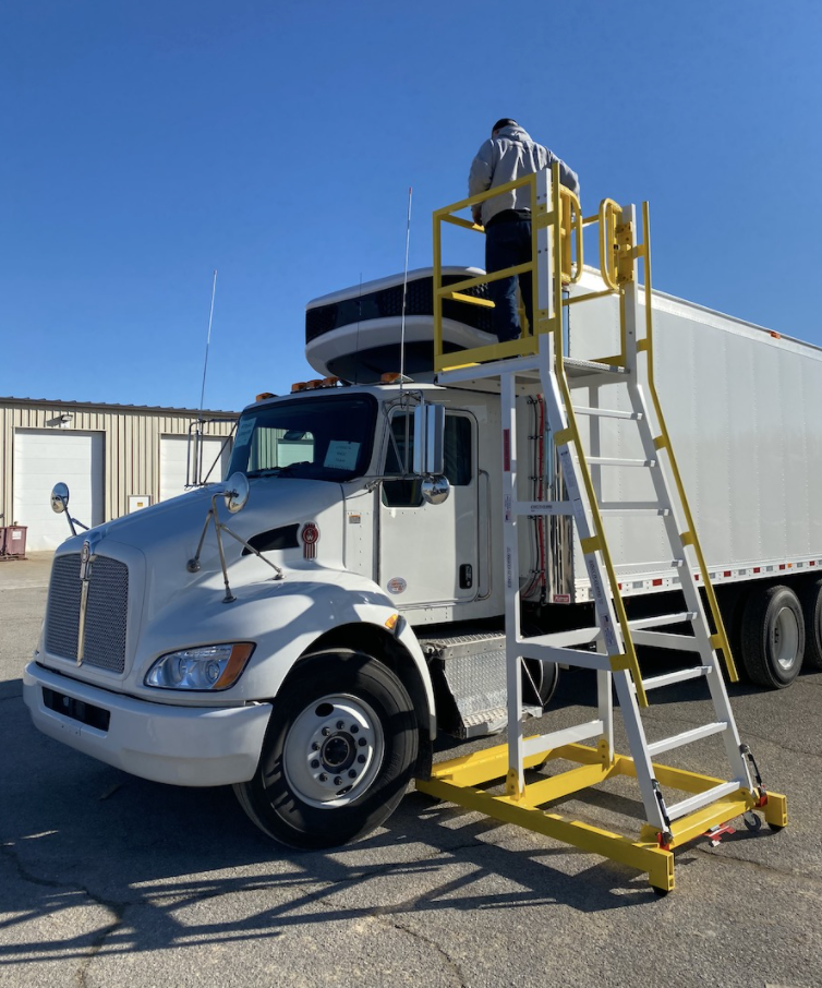 this image shows mobile truck repair in Rosslyn, VA